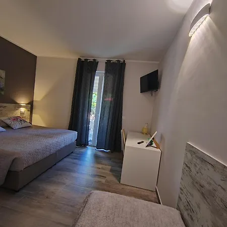 Πανσιόν La Perla Del Garda