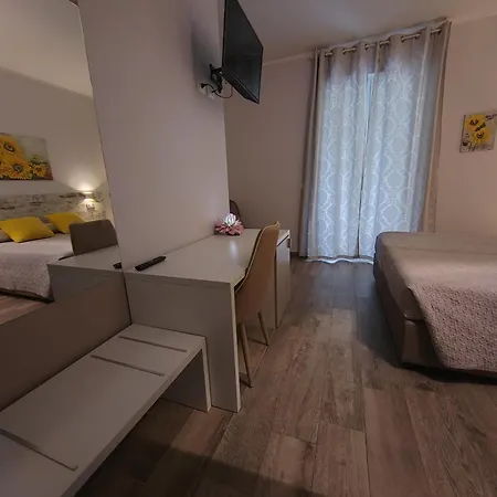 La Perla Del Garda Pensionat 3*