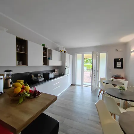 La Perla Del Garda 3* コステロマーノ